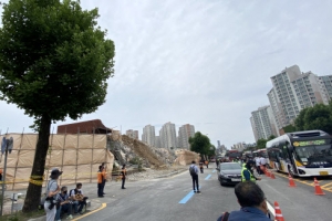 요양병원에 엄마 병문안 가던 딸 참변… 아버지는 버스 앞자리 앉아 목숨 구해