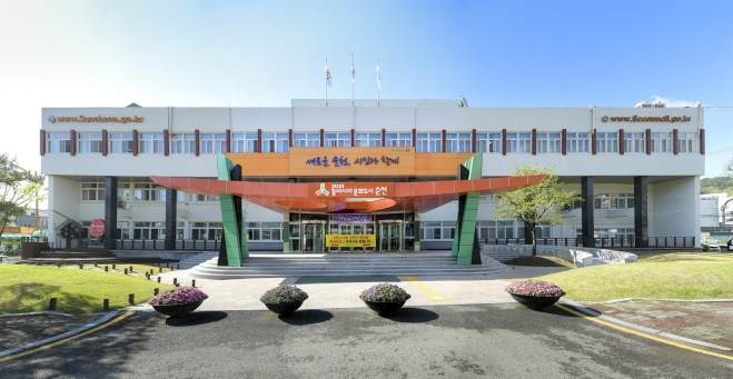 사진은 순천시청 청사 전경