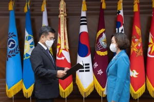 수사심의위 닻올린 서욱, ‘줄탁동시’ 강조했지만...