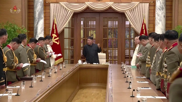북한 김정은, 당 중앙군사위 확대회의 주재