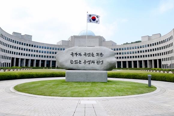 2021년 6월 4일 공개된 국가정보원 새 원훈이 새겨진 원훈석, 국가정보원 제공