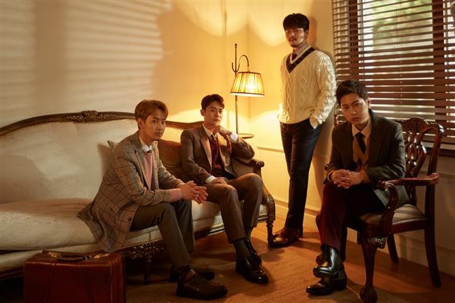 정부의 인원 제한 완화에 따라 이번 주부터 대중음악 공연이 속속 재개된다. 지난 4월 이후 콘서트를 중단한 크로스오버 그룹 라포엠은 전국 투어를 다시 시작한다. 모스뮤직 제공