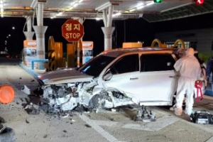 [포토] 5살 아들 태우고 음주운전 아빠 요금소서 ‘쾅’