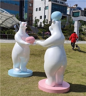변대용 _주고받다, FRP 우레탄도장, 90×90×190cm