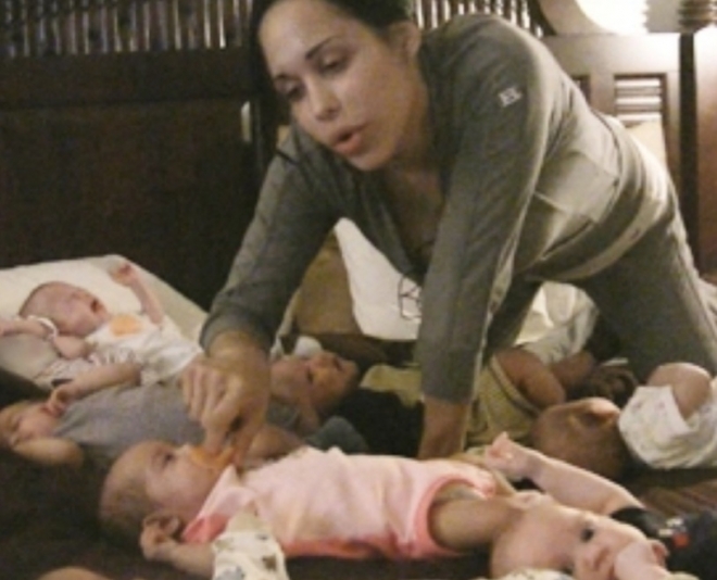 여덟 쌍둥이를 출산해 화제를 모았던 여성이 최근 아이들이 건강하게 자란 근황을 공개했다. 데일리 메일 캡처
