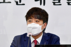 보수다운 보수 정당, ‘이준석 현상’ 바람에 그치지 않으려면