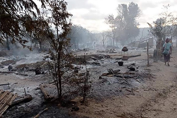 미얀마 군경의 방화에 의해 불타버린 중부 마궤 지역 파욱구(區) 킨마 마을. 2021.6.16  AFP 연합뉴스