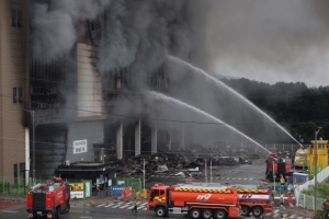 “가연물 많고 천장 뻥 뚫린 창고형물류센터 구조 화재에 취약”