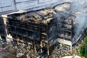 [포토] ‘뼈대 드러낸’ 쿠팡 덕평물류센터 처참한 화재 현장