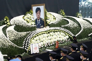 “열정과 헌신 잊지않을 것”…쿠팡화재 순직 김동식 구조대장 영결식