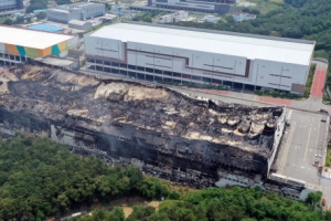 쿠팡 화재 엿새 만에 완전 진화 선언…뼈대만 남고 모두 타