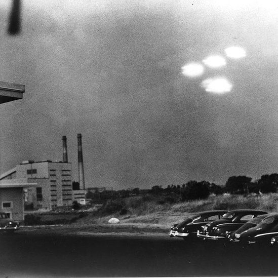 1952년 미국 매사추세츠주의 밤하늘에 UFO에서 발광한 커다란 불빛 넷이 카메라에 포착됐다. 게티이미지 자료사진