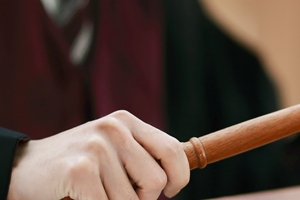 부천시 지체장애인협회 회장 업무상 횡령·사기… 징역 8개월, 집행유예 2년