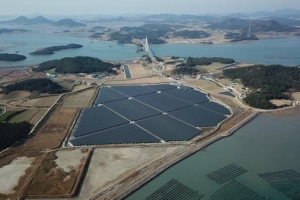 “환경파괴의 주범” 오명 태양광 발전, 신안에선 인구 유입·경제발전 원천