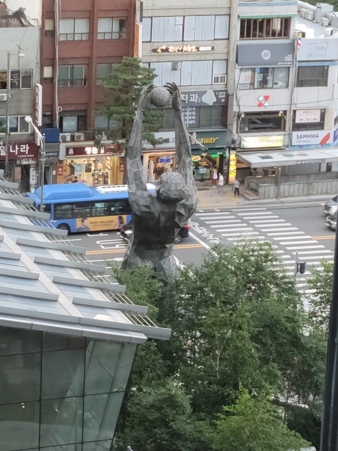 서울백병원에서 내려다 본 아틀라스의 뒷모습