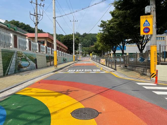 제천시가 추진한 안전하고 즐거운 학교가는 길 사업. 제천시 제공.