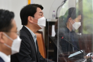 견제구 던진 안철수 “우후죽순처럼 나타난 대선주자들, 발상 전환 필요해”