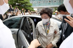윤석열 장모 최씨, 요양급여 22억원 편취 징역 3년 ‘법정구속’