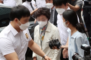 윤석열 장모 2심 첫 재판서 혐의 부인…檢 “죄질 불량”