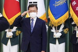 신임 공군총장 보직신고 받은 문대통령 “마음이 무겁다”(종합)