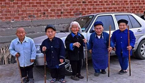 평균 신장이 80cm에 불과한 한 중국 마을의 주민들 