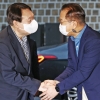 윤석열·권영세 “정권교체”입 모았지만… 입당 시기 ‘줄다리기’