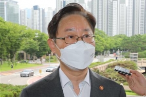 부산 찾은 박범계 “검사 금품수수 의혹 감찰 준해 조사”