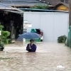 남부 강타한 폭우… 가슴까지 차오른 빗물 뚫고 대피