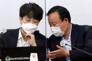 “尹, 8월 경선 버스 탈 것”이라는 이준석···김종인은 “막판 후보 단일화가 효과적”