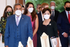 [포토인사이트] 문재인 대통령, 미 의회 코리아스터디 그룹 대표단 접견