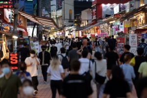 “확산세 꺾는 게 최우선… 고령층 접종시간 벌어야”