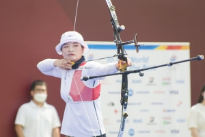 장력 44파운드 활도 거뜬한 ‘힘짱 궁사’… “배우 이제훈씨, 金 따면 데이트 한번 하시죠”