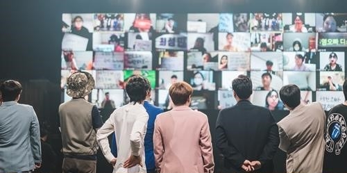 코로나19로 관객을 받지 못하는 점이 가장 힘들다는 남 PD는 “오는 가을 10주년 특집에는 꼭 방청객을 모시고 싶다”고 밝혔다.tvN 제공