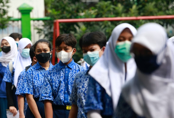 자카르타 학교에서 대규모 백신 접종