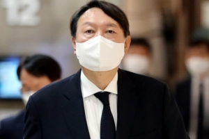 윤석열 재판 나온 심재철 “정치 중립 신뢰 훼손… 총장 자격 없었다”