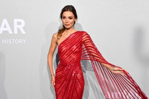 Model Lara Leito arrives on July 16, 2021 to attend the amfAR 27th Annual Cinema Against AIDS gala at the Villa Eilenroc in Cap d‘Antibes, southern France, on the sidelines of the 74th Cannes Film Festival. (Photo by John MACDOUGALL / AFP)/2021-07-17 05:18:18/ <연합뉴스