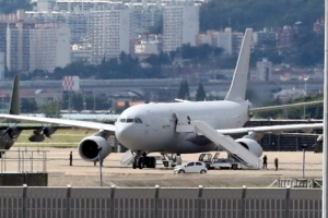 ‘집단감염’ 현실화에 청해부대 조기귀환...‘오아시스’ 작전 성공할까