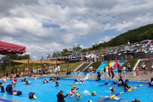 지자체들 “코로나19 확산 방지” 말로만…야외 물놀이장 잇따라 운영