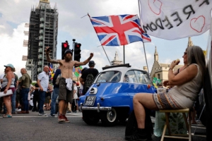 백신 맞고 마스크 벗자 확진자 급증한 유럽…영국은 하루 5만명