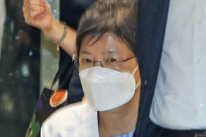 박근혜 전 대통령, 삼성서울병원 입원…‘다발성 통증’ 등 지병 치료