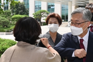 최재형 아들, ‘입양 언급 말라’는 與에 반박 “부끄럽지 않다”