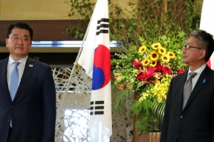 물 건너간 ‘도쿄올림픽 카드’…美중재·다자회담으로 반전 기회 만들까