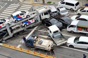 여수서 탁송차량 횡단보도 돌진… 12명 사상