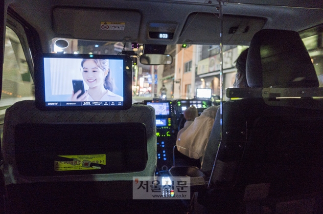 일본인도 쉽게 못 탄다는 일본 택시를 무려 혼자 타고 숙소로 가는 길. 입국 후 숙소까지 가는 승차에 한해 비용은 조직위에서 제공. 도쿄 류재민 기자 phoem@seoul.co.kr