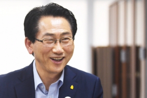 미세먼지 해결 슈퍼맨 “지구 3바퀴 거리 청소…종로 공기질 서울 톱5”