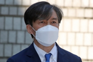 조국 전 장관 딸 부산대 의전원 입학 의혹 조사 1개월 연장