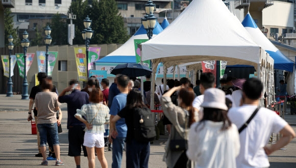 오늘도 아침부터 긴 검사 대기줄