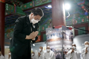 문대통령, 월주스님 조문...“큰 스님의 보살행·자비행 잊지 않겠다”