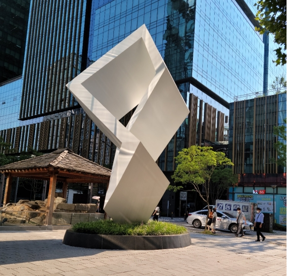 측면에서 바라 본 무한 놀이