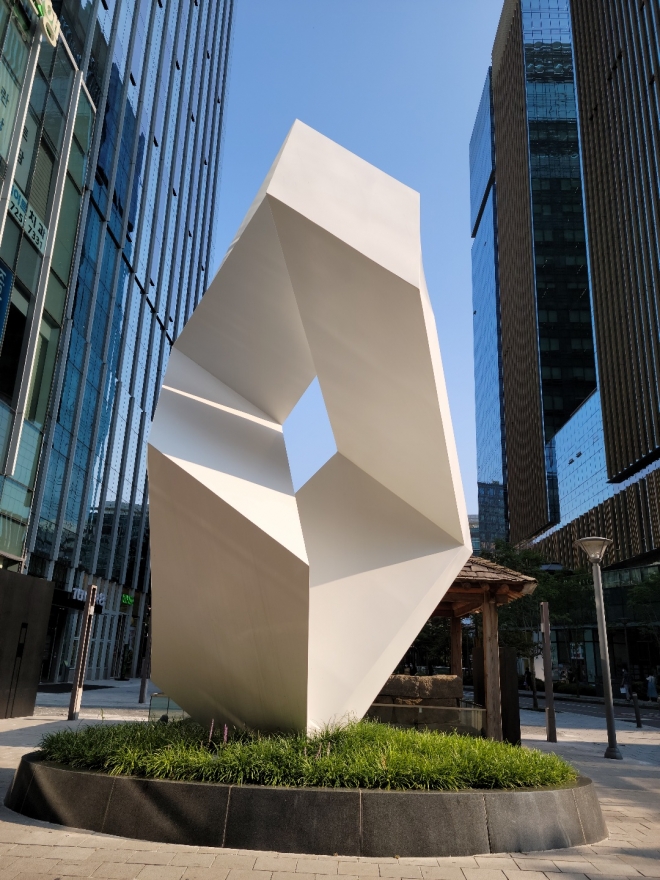 정면에서 바라본 무한 놀이